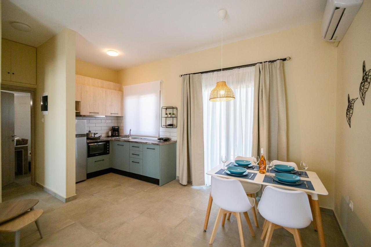 Varkes Suites 2 Nea Moudania Exterior foto