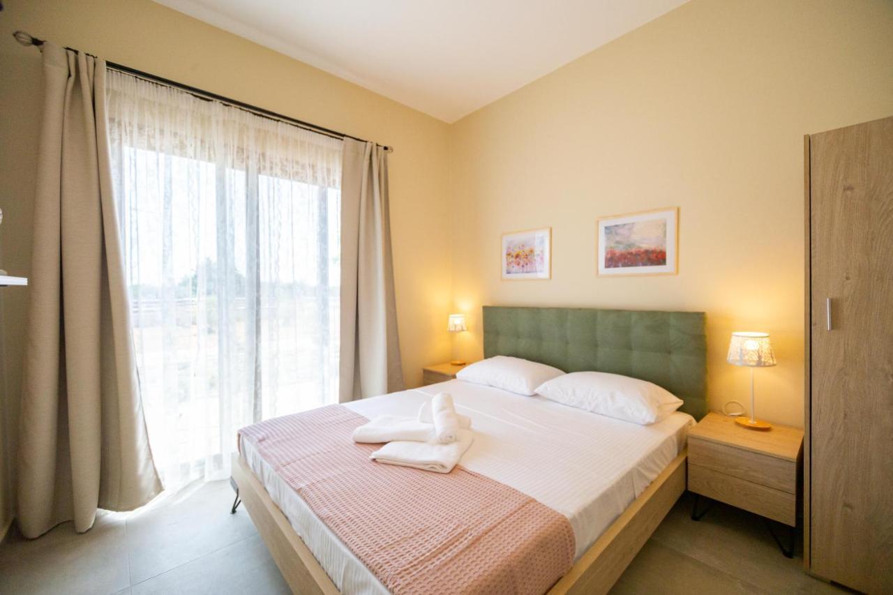 Varkes Suites 2 Nea Moudania Exterior foto
