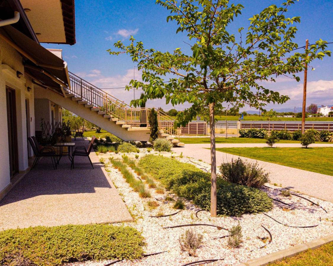 Varkes Suites 2 Nea Moudania Exterior foto