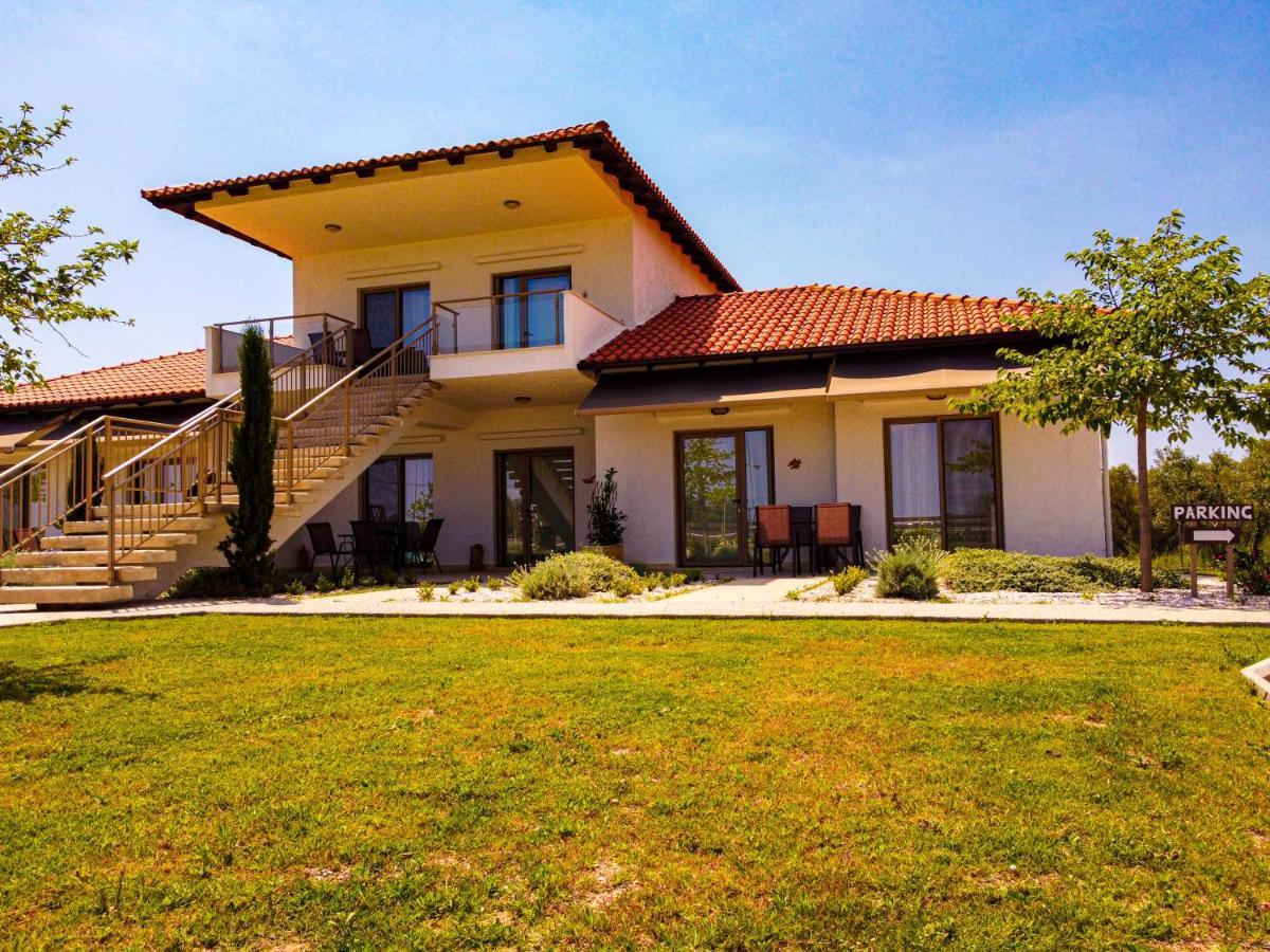 Varkes Suites 2 Nea Moudania Exterior foto